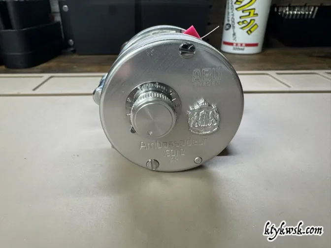 Abu Ambassadeur 1601C IAR SBF 外観 パーミングカップ